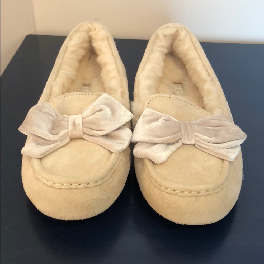 UGG Velvet Ribbon Slippers